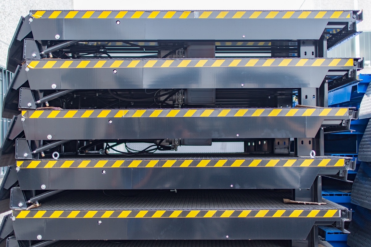 portali isotermici sospesi per attracco magazzini